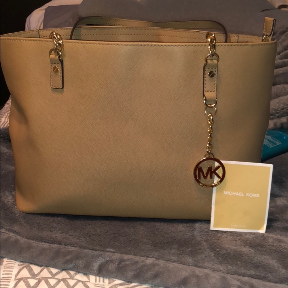 Micheal Kors purse